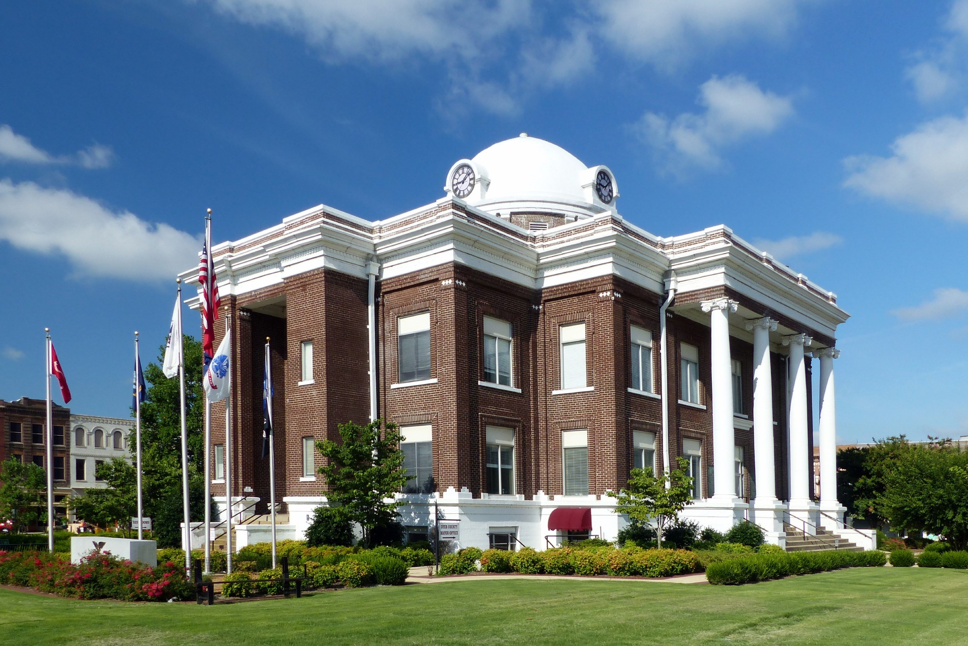 Photo of the Dyer County courthouse